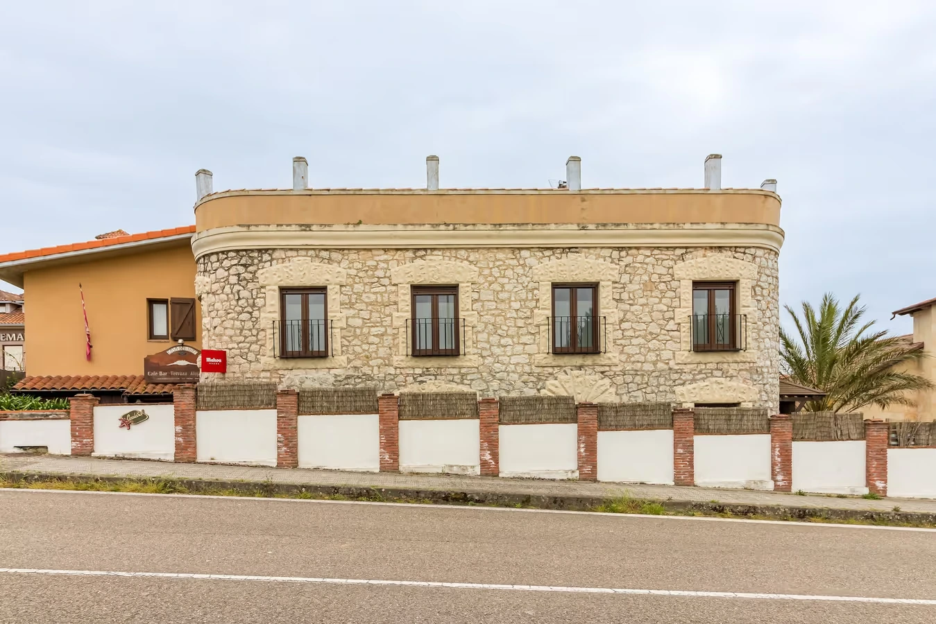 Exterior — segunda fachada